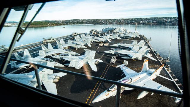 Matt Buss flyr F-18 fra Harry S. Truman: – Som et kontrollert bilkrasj