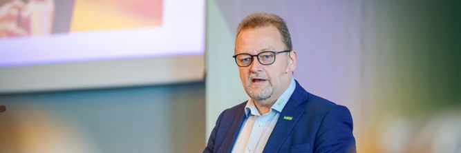 Illustrasjon av – KI erstatter ikke behovet for teknologisk kompetanse