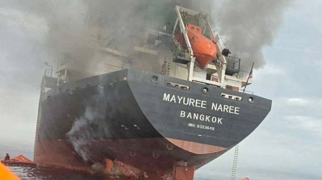 Konteinerskip står i brann i Hormuzstredet – besetningen evakueres