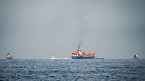 Illustrasjon av USA, Iran og Oman nærmer seg Hormuz-avtale