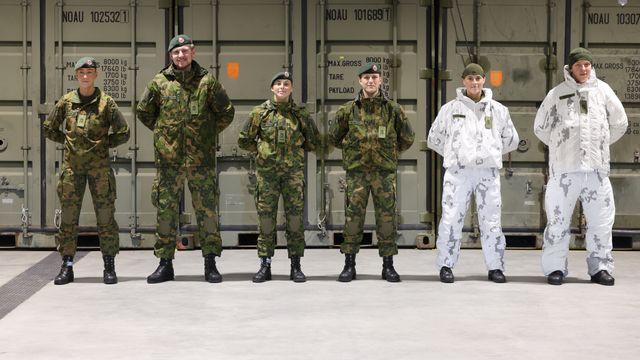 Her utleveres Forsvarets nye uniform