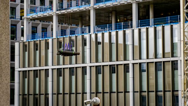 Glasset i det nye regjeringskvartalet er testet med TNT