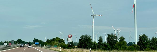 Illustrasjon av Våren påvirker strømprisen – nå kan vi få «hellbrise»