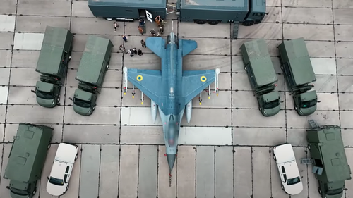 Illustrasjon av Ukrainske F-16-fly kan nå klargjøres på nye steder