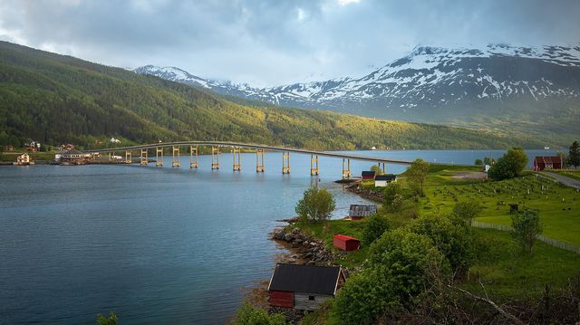 Fiber ble lagt etter «glipp» – grunneier krever sjøkabel fjernet