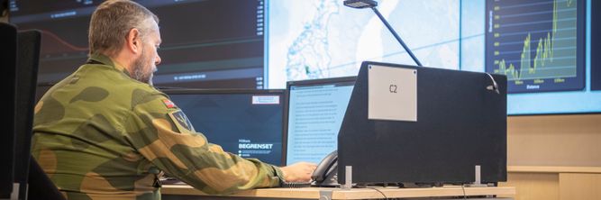 Illustrasjon av Forsvaret og Visma i millionkrangel over skybasert løsning