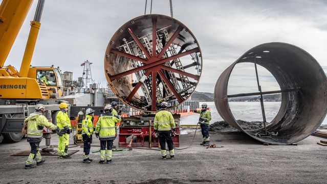 Her bytter de ut fabrikkens mest kritiske komponent