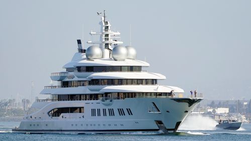 Illustrasjon av Russiskeid superyacht auksjoneres bort – pengene går til Ukraina