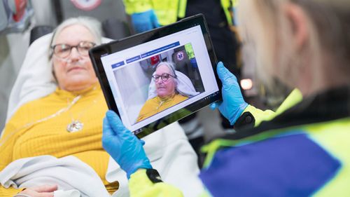 Nå kan alle norske ambulanser få videokontakt med sykehuslegene