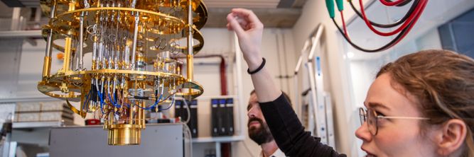 Illustrasjon av Bli med inn i Microsofts kvantelab