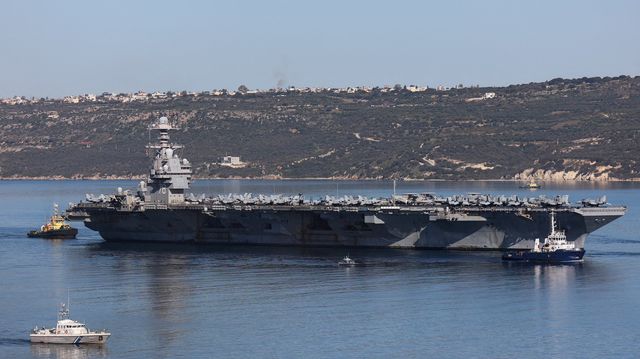 Toner ned doproblemene på verdens største krigsskip