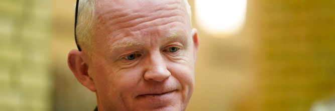 Illustrasjon av Frykter regjeringen holder døra på gløtt for oljeleting i Lofoten