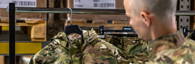 Illustrasjon av Mikrobrikker i uniformene skaper uro