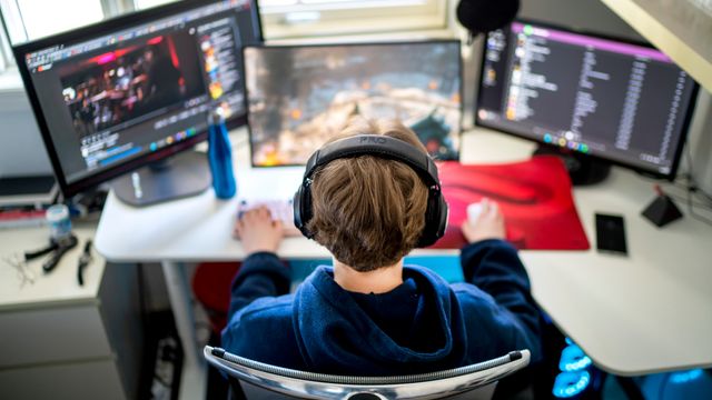 Forskere tror skjermbruk kan gjøre gutta bedre i engelsk