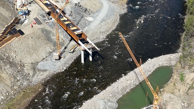 Brukte to dager på å jekke riksvei 3-bru på plass