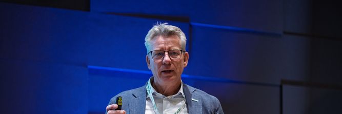 Illustrasjon av – Jeg ønsker ikke å gå inn på hva slags dialog vi har hatt