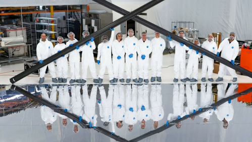 Illustrasjon av De vil ha 4000 speil i verdensrommet