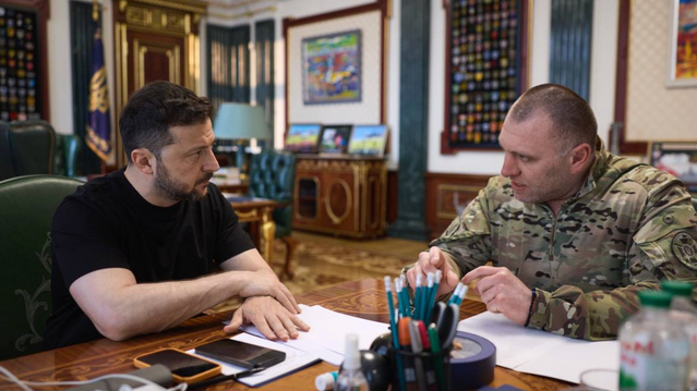 Smuglet inn med lastebiler og fjernstyrt: Slik utløste Ukraina et moderne «Pearl Harbor»