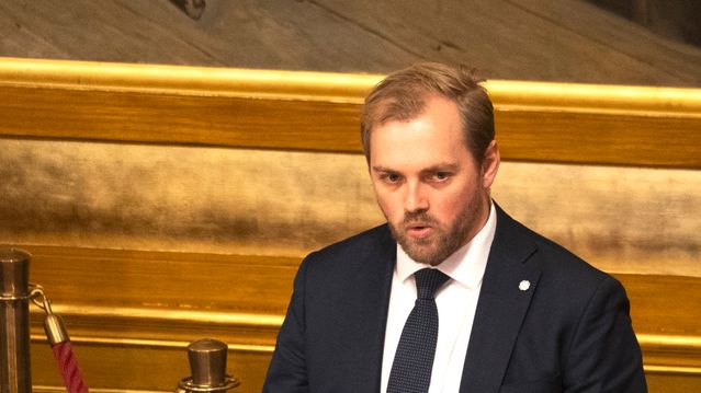 Krever svar på når nye kystvaktskip vil være fullt operative