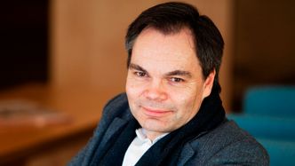 Illustrasjon av KI-revolusjon i offentlige anskaffelser sparer tid og styrker kvaliteten