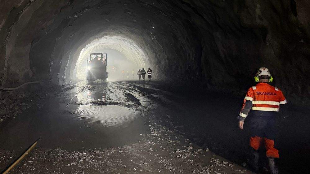 Illustrasjon av Endelig åpning i en kinkig tunnel