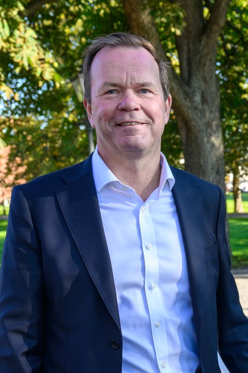 Illustrasjon av Hydro-sjefen sier ja til kraft. All kraft.