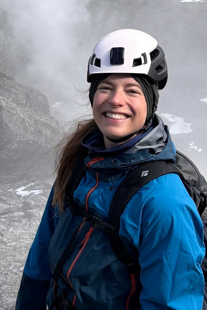 Illustrasjon av Inga Strümke holder seg unna Chrome, hater Meta-briller og skal løpe Tajikistan på langs