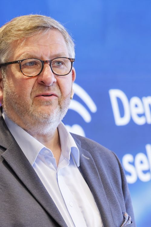 Illustrasjon av Ruter-sjefen: – Dette er jo et spørsmål statsministeren verdig 