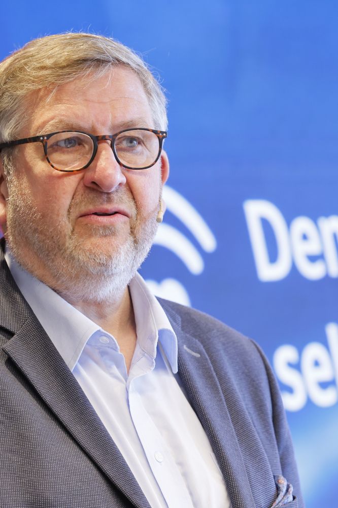 Illustrasjon av Ruter-sjefen: – Dette er jo et spørsmål statsministeren verdig 