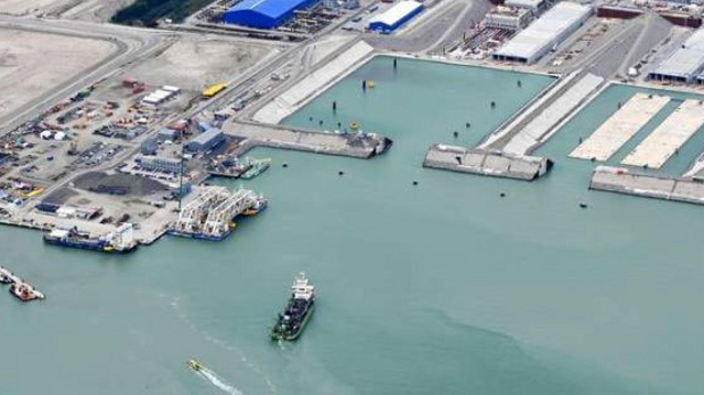 Tysk-dansk tunnelkrise: 73.000-tonns betongklosser fyller opp havnen