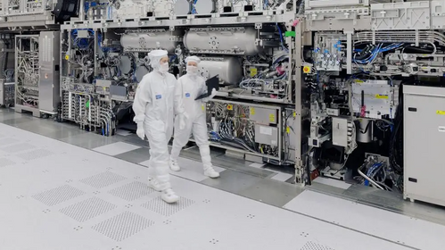 Illustrasjon av Brikkegiganten er blitt Europas viktigste våpen i KI-kappløpet