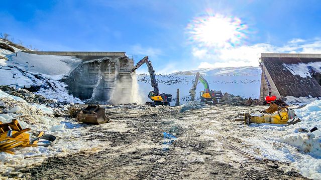 Både storm og flom da Statkraft rev de gamle dammene