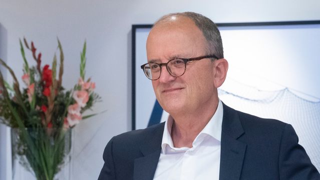 Lyse-sjefen gir seg etter nesten tre tiår