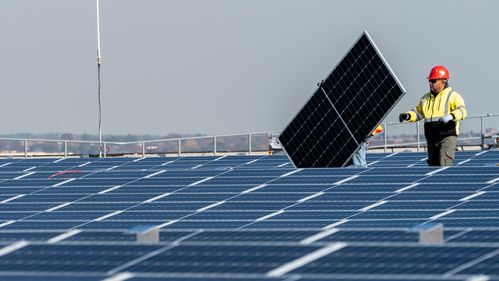 Illustrasjon av Hevder de fant skjulte radiomottakere i kinesiske solcelle-invertere