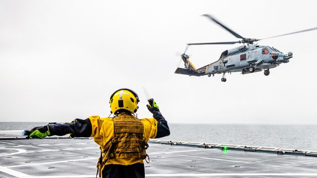 Landet med Seahawk på norsk kystvaktfartøy for første gang