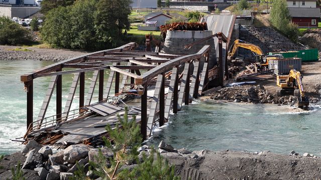 Ny Tretten bru blir minst ett år forsinket