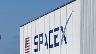 Illustrasjon av SpaceX kjøper KI-selskap for 570 milliarder kroner