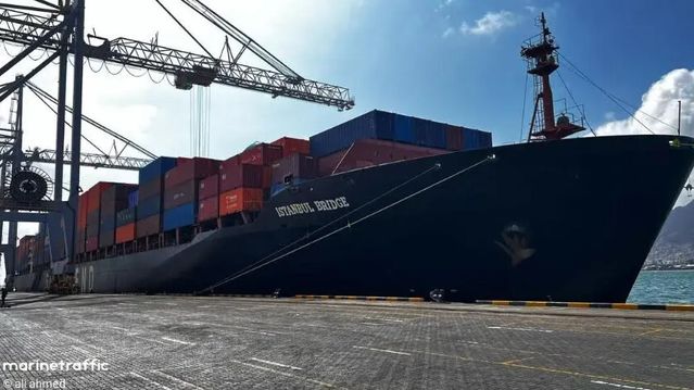 Kinesisk containerskip entrer Nordøstpassasjen