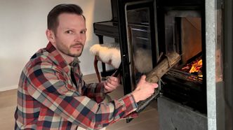 Illustrasjon av Må under 12 kroner vedsekken for at vedfyring skal lønne seg