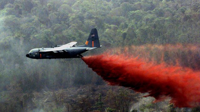 Benytter vanlige Hercules-fly mot skogbrannene i California