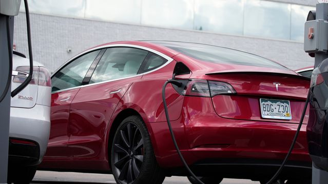 Bedre omsetning enn ventet – men Teslas resultat faller