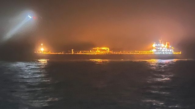 Mistenkt tankbåt snudde flere ganger mens kablene røk under den