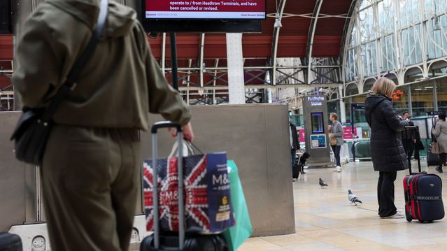 Flere titalls fly ble omdirigert etter Heathrow-stenging