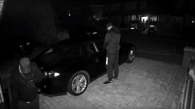 Forskere: – Tesla-biler er fremdeles svært enkle å stjele via hacking