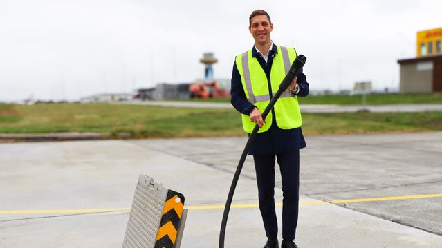 Nå kan elfly lade på Stavanger lufthavn