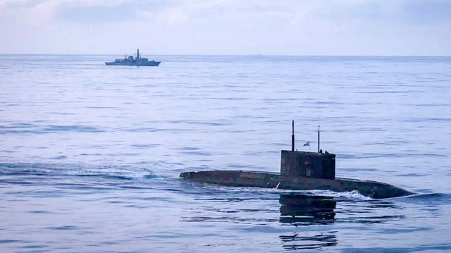 Nato-skip skygger «haltende» russisk ubåt rundt halve Europa