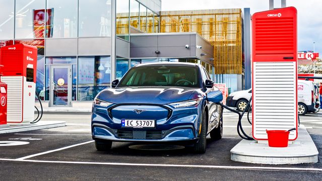 Foreslår full moms fra 2027