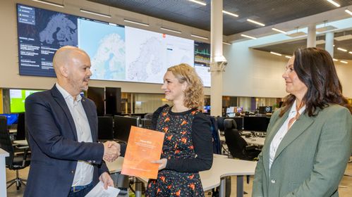 Illustrasjon av Nkom-rapport: Trenger mer robust strømnett og mer reservestrøm