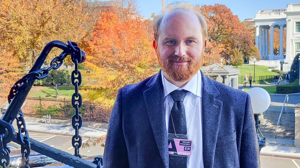 Illustrasjon av Overlevde Utøya – bidro til å avverge Pride-angrep