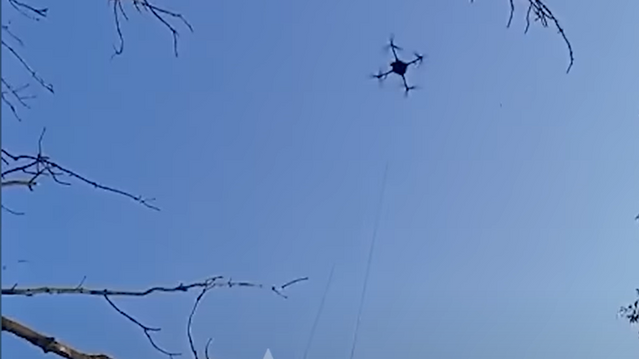 Ukrainer bak fiendens linjer ble berget av drone-droppet elsykkel